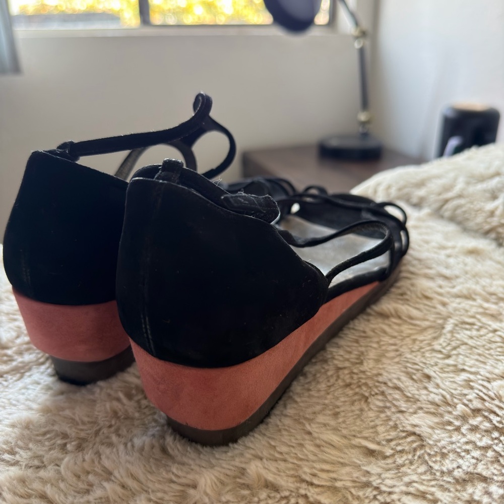 Elegant Black and Pink Strappy Sandals - Picture 8 of 8